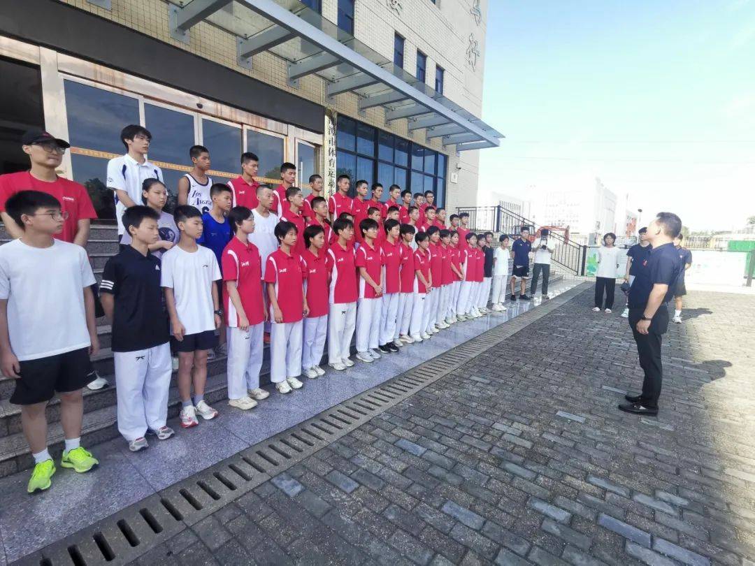 科隆球队迎战强敌，备战训练全力以赴迎接挑战的简单介绍