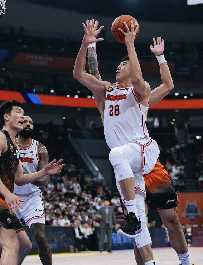 易建联缺席比赛，广东队照样取胜