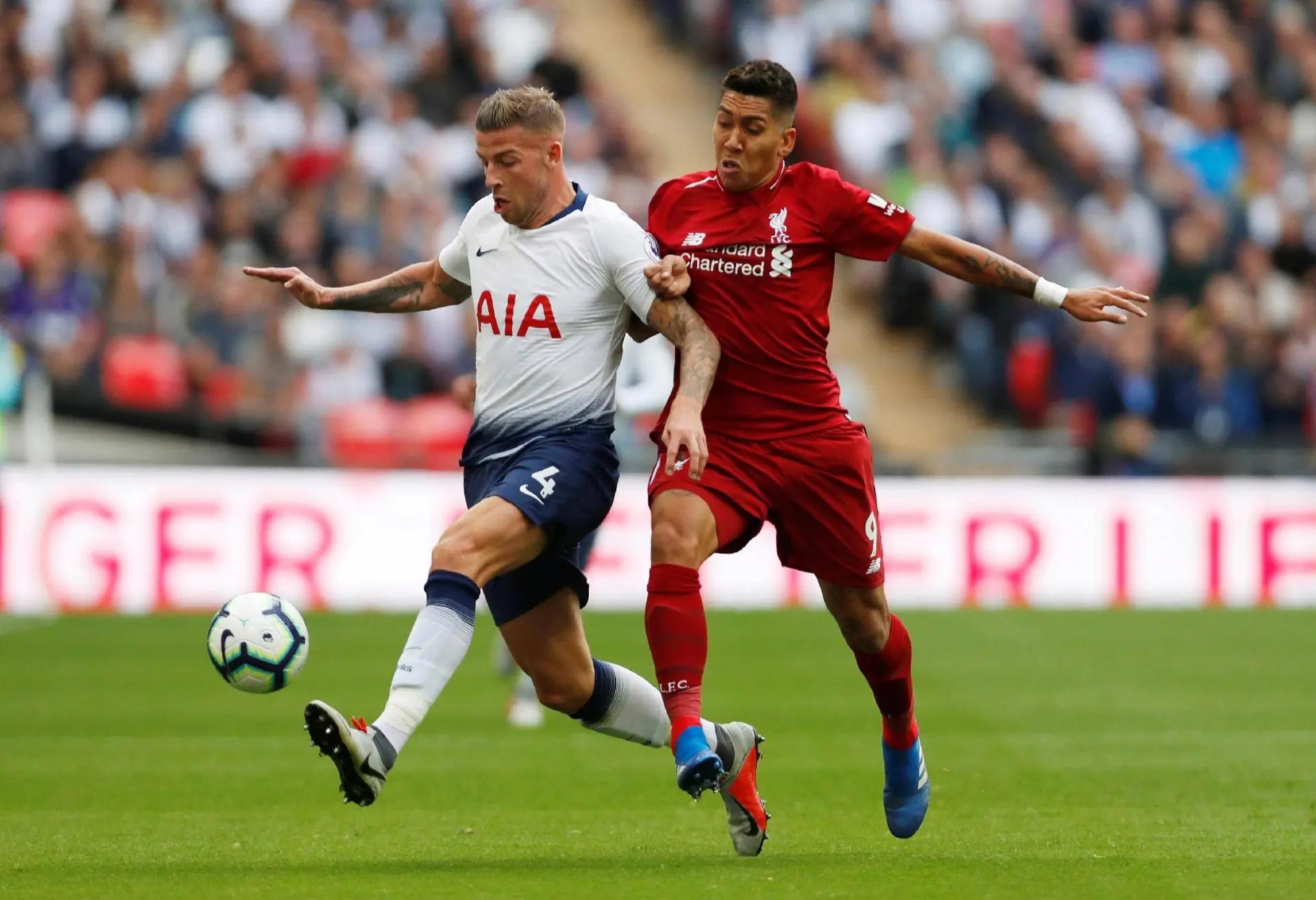 包含欧预赛赛场上掀起一场激烈对决，胜负难分的词条