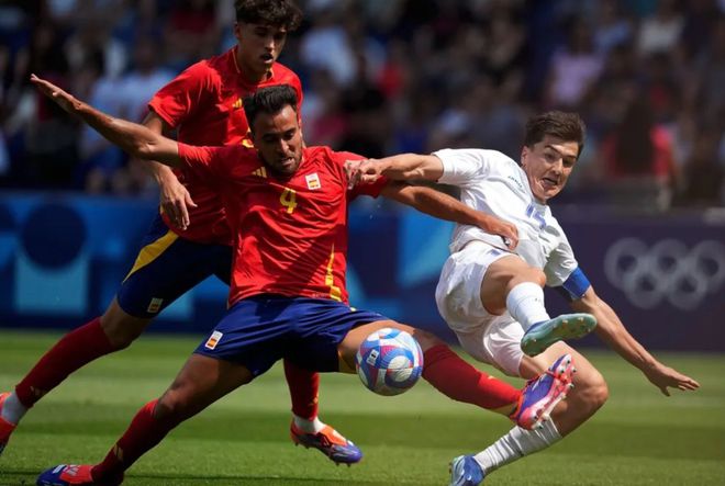 开云体育app-关于帕尔马球员集体庆祝胜利，团结一心的信息