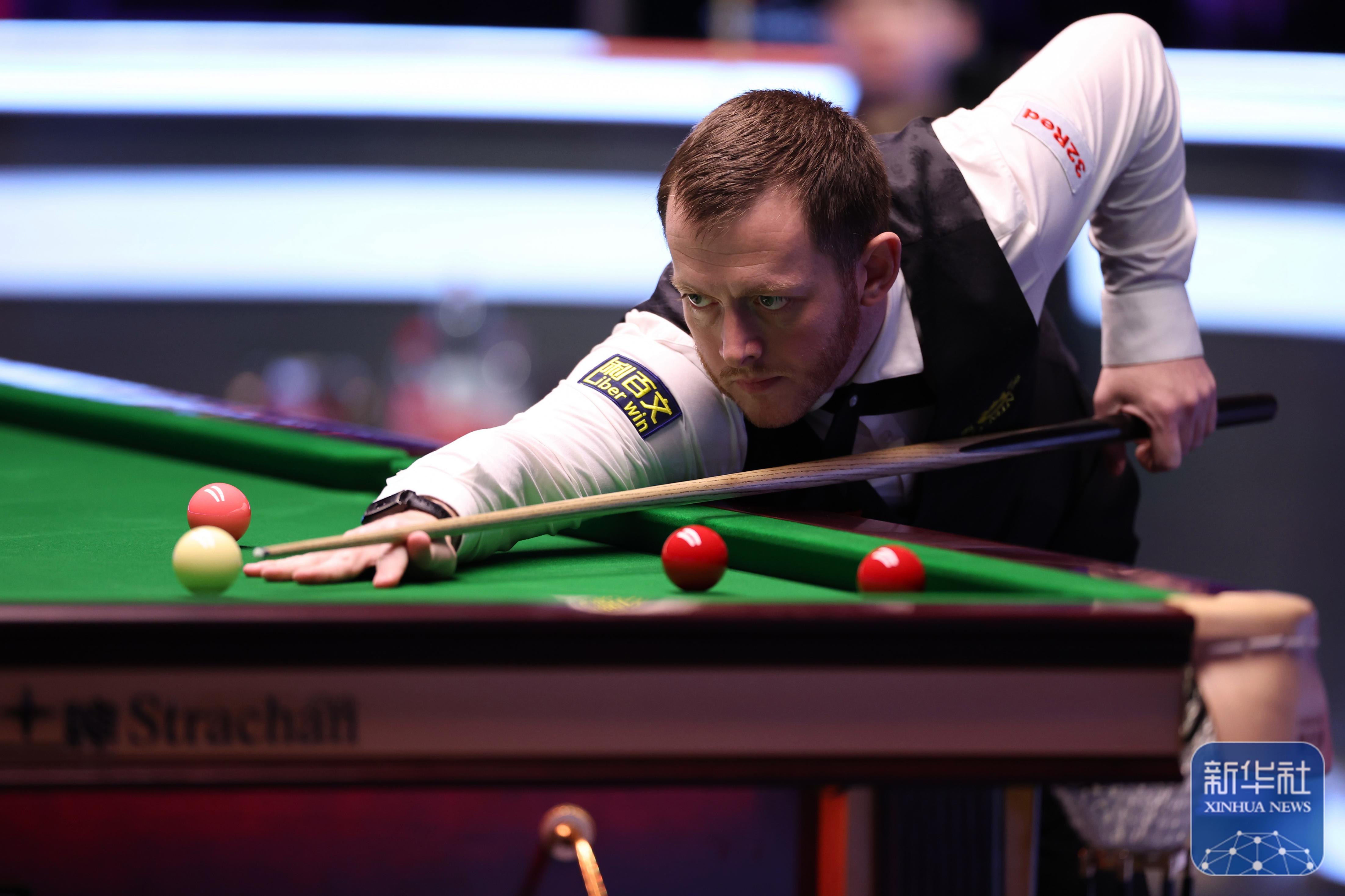 关于世界级运动员在赛场上展现出色表现，引发全球关注的信息