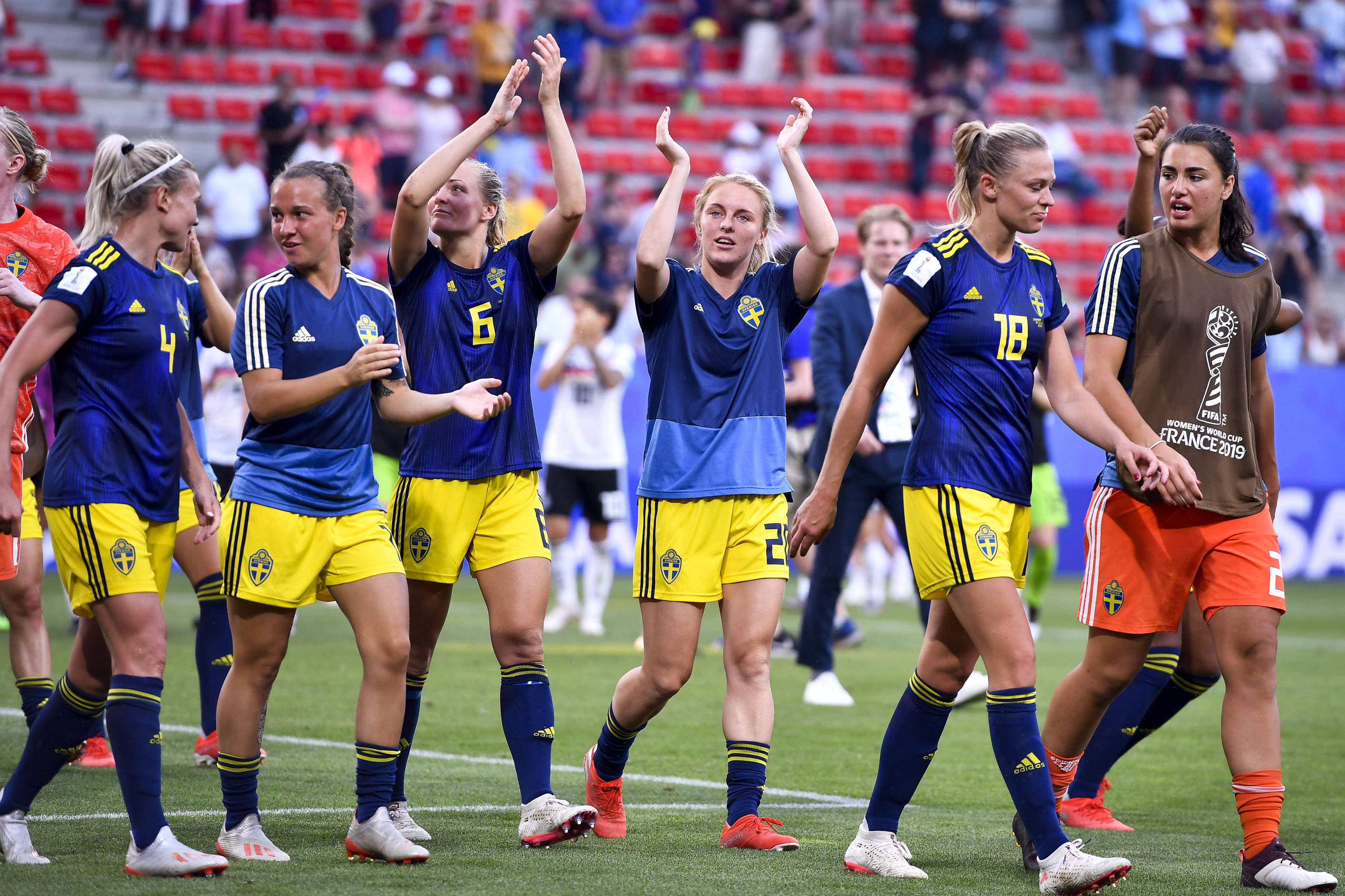 瑞典女足尽展风采,赢得掌声 瑞典女足尽展风采,赢得掌声