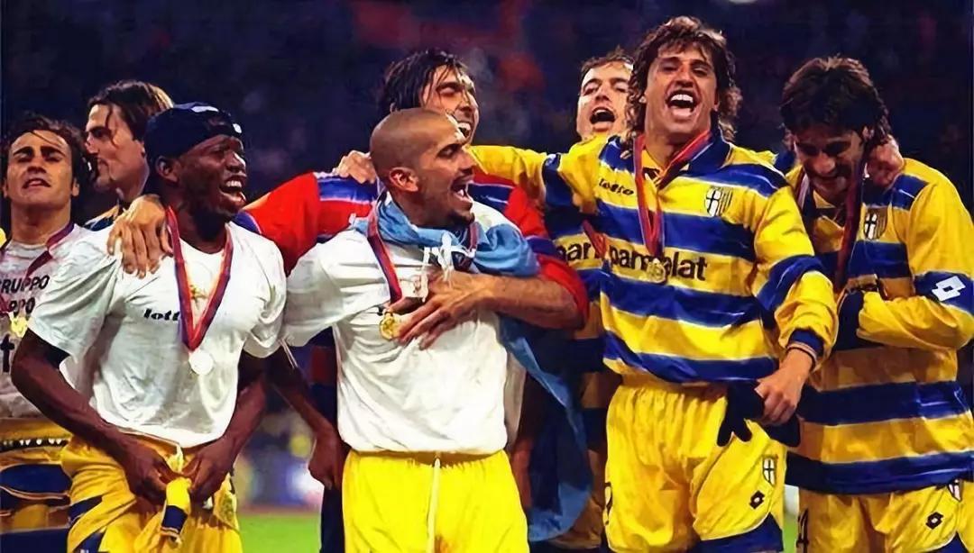 包含桑普多利亚势不可挡，逼近欧战席位的词条