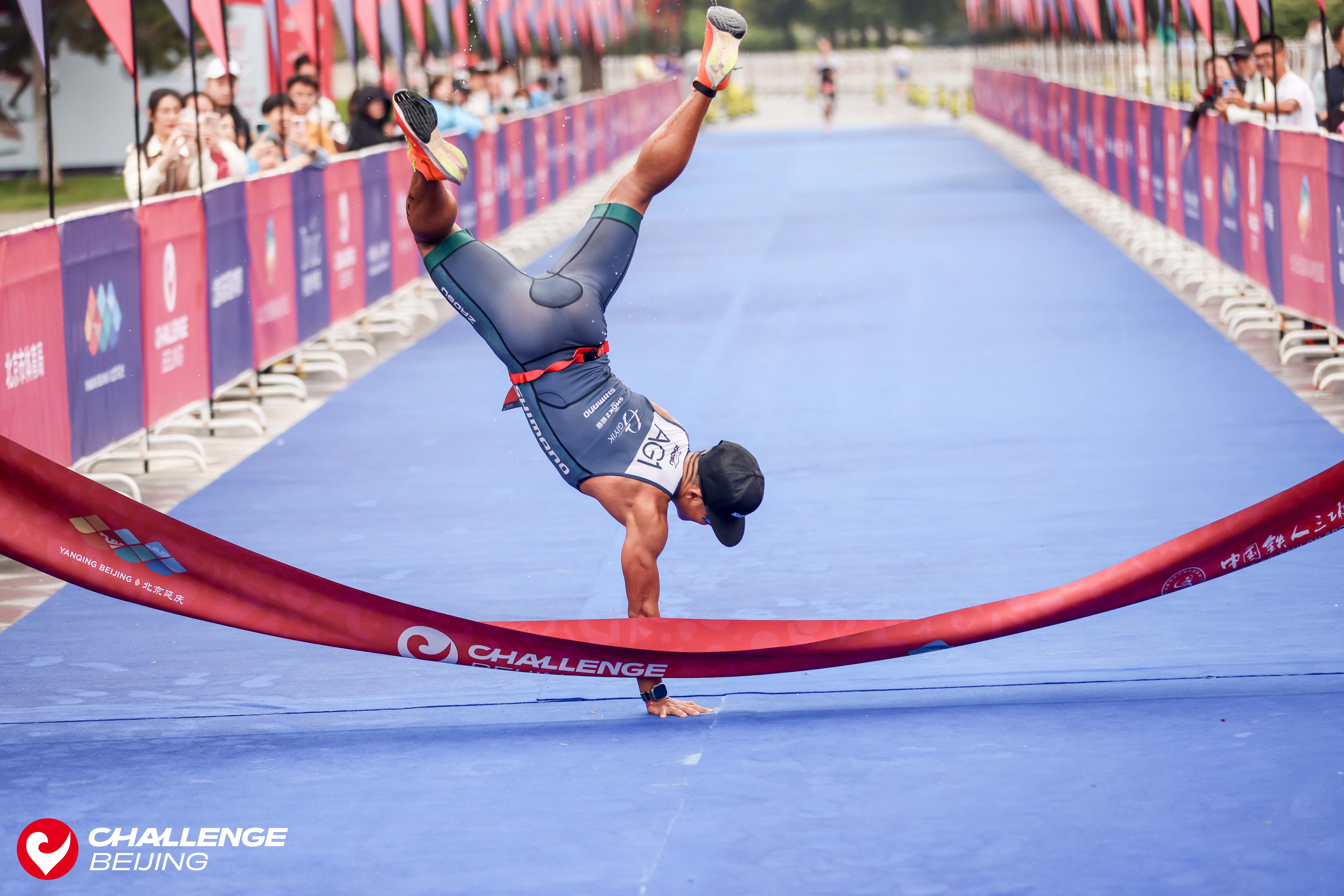 瑞士铁人三项选手突破自我极限！斩获金牌的简单介绍