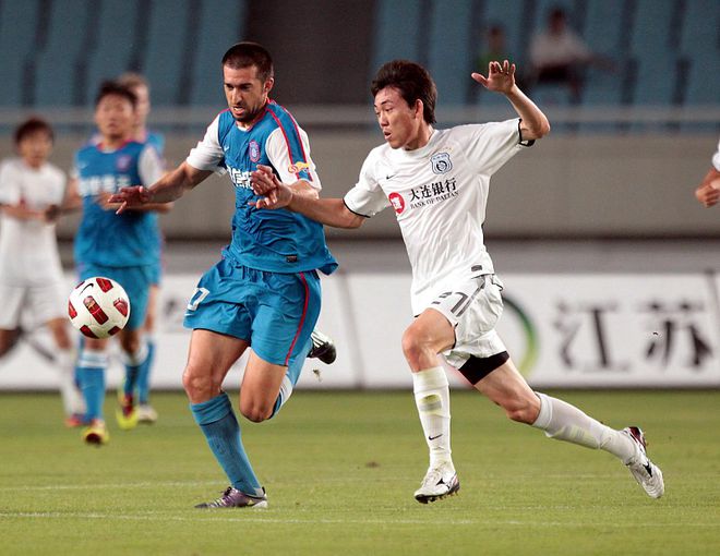 包含江苏舜天迎战老对手大连实德，谁能笑到最后？的词条