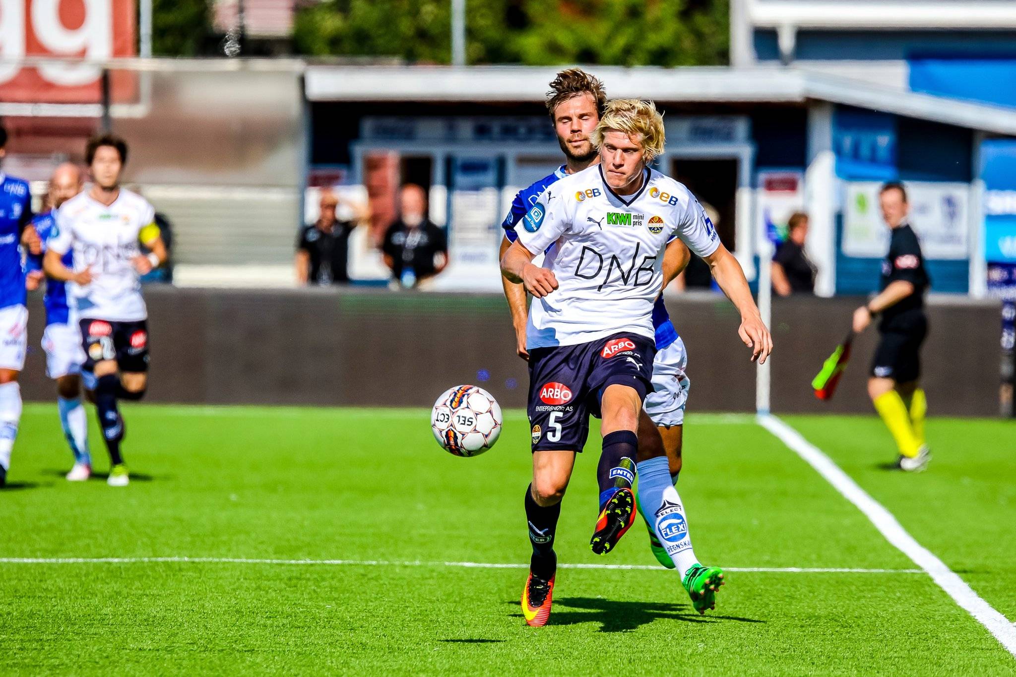 开云体育登录入口-挪威选手在赛场上展现出色技艺轻松夺冠