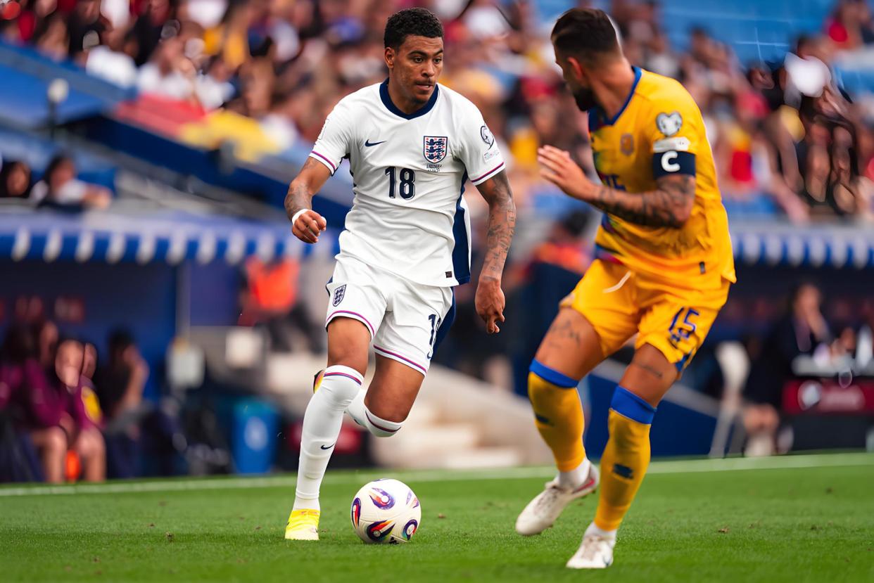 开云体育app-英格兰队取得胜利，领跑小组