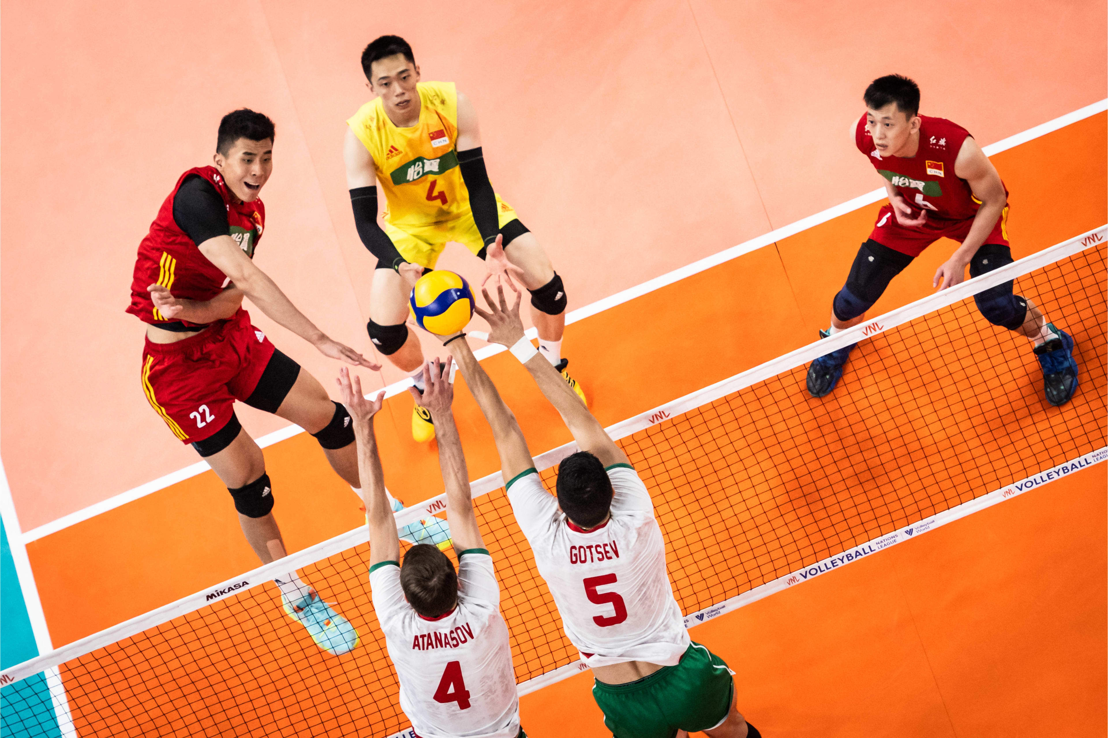 开云体育官网-东南方球队再次击败对手，稳坐小组第一的简单介绍