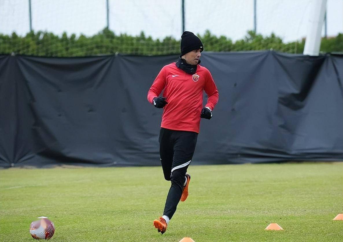 开云体育中国官网-上港首发阵容出炉，外援表现抢眼