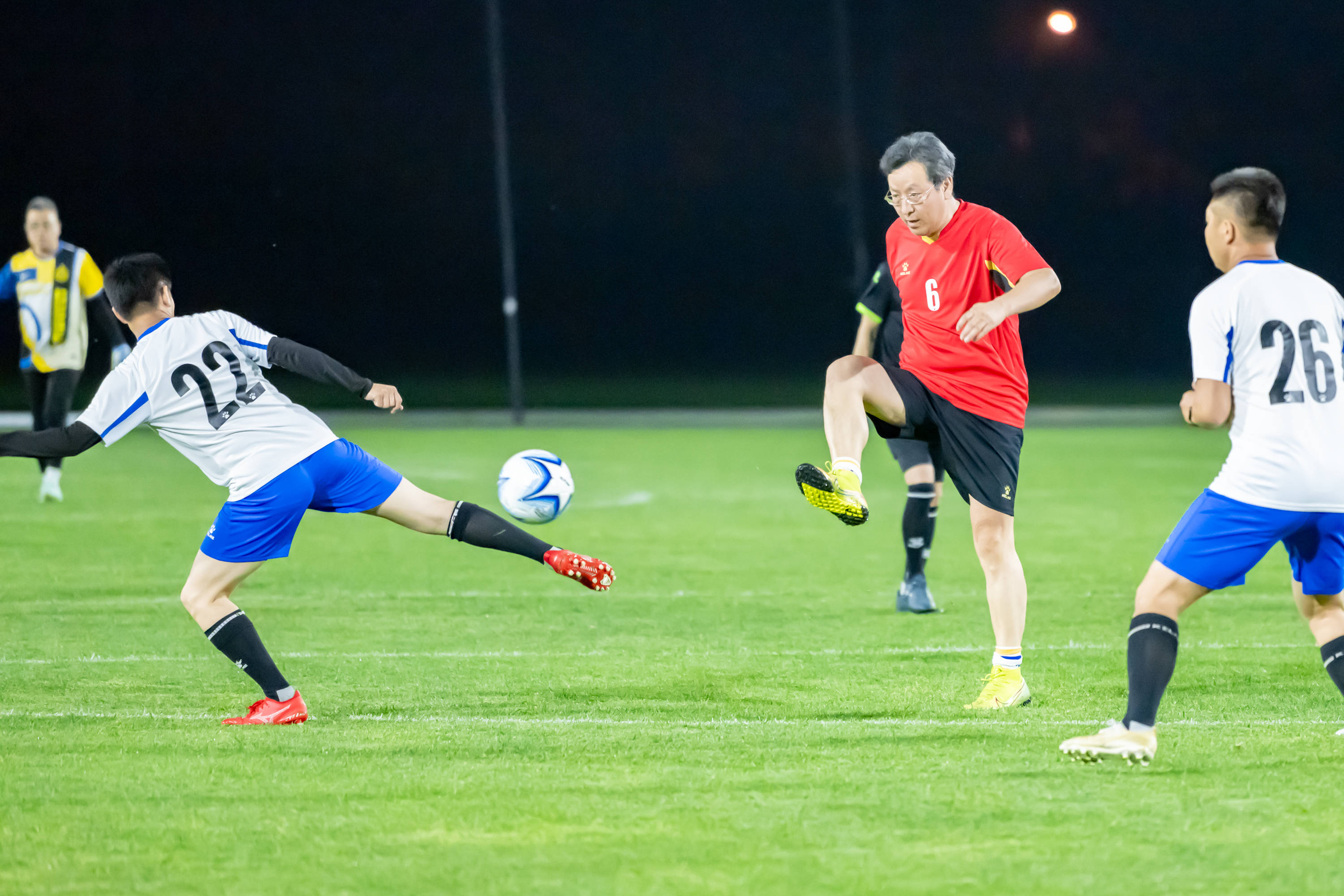 国内足球职业联赛赛事集锦，精彩纷呈